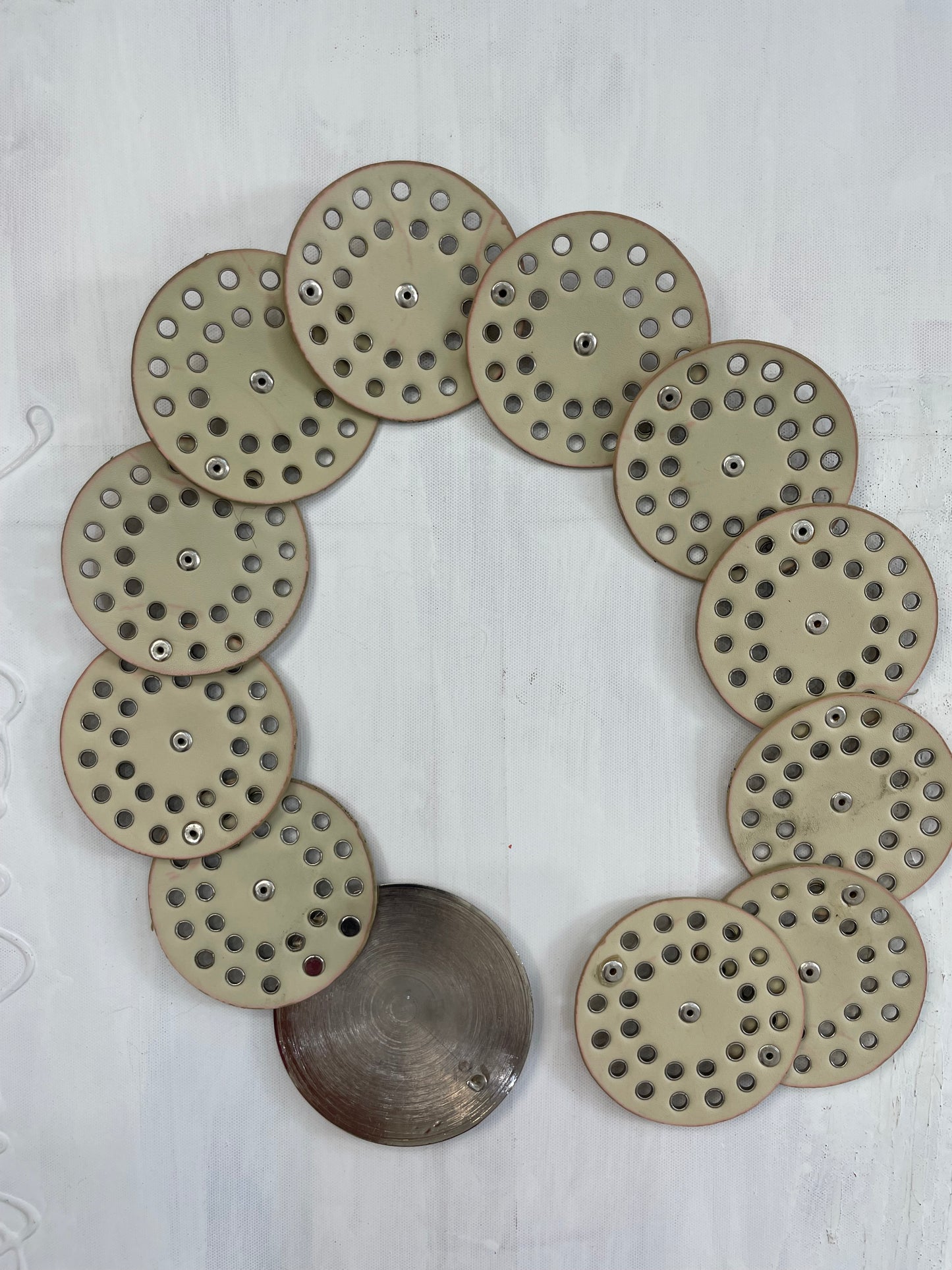 VINTAGE PICKS | beige and silver statement buckle belt