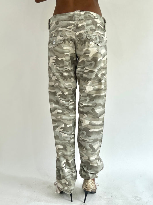 BEST PICKS | small/medium khaki camo print trousers