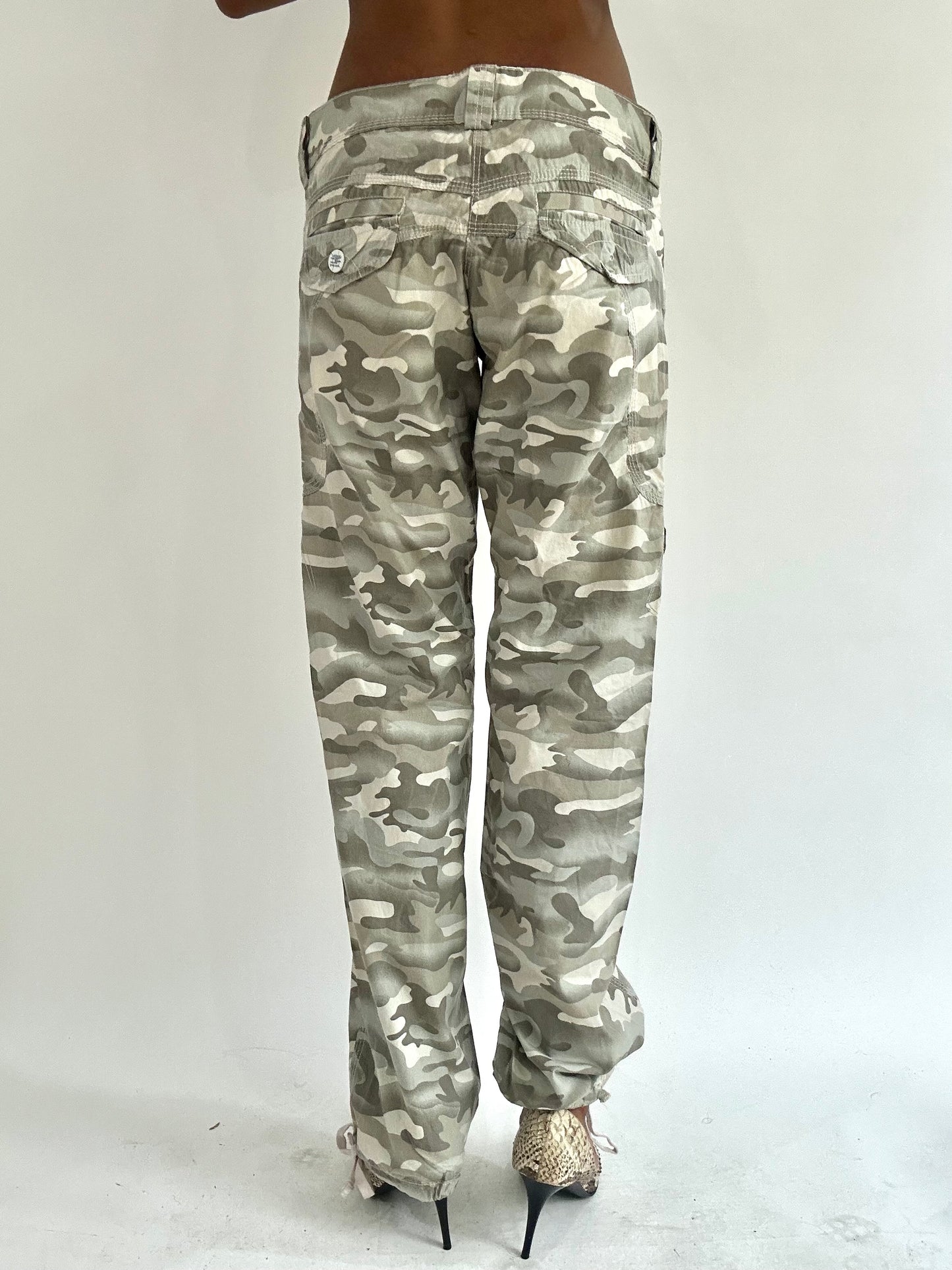 BEST PICKS | small/medium khaki camo print trousers