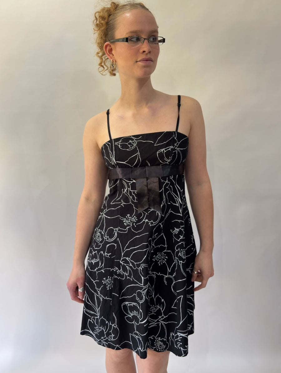Devil trägt prada | kleines schwarzes Blumenmuster Minikleid