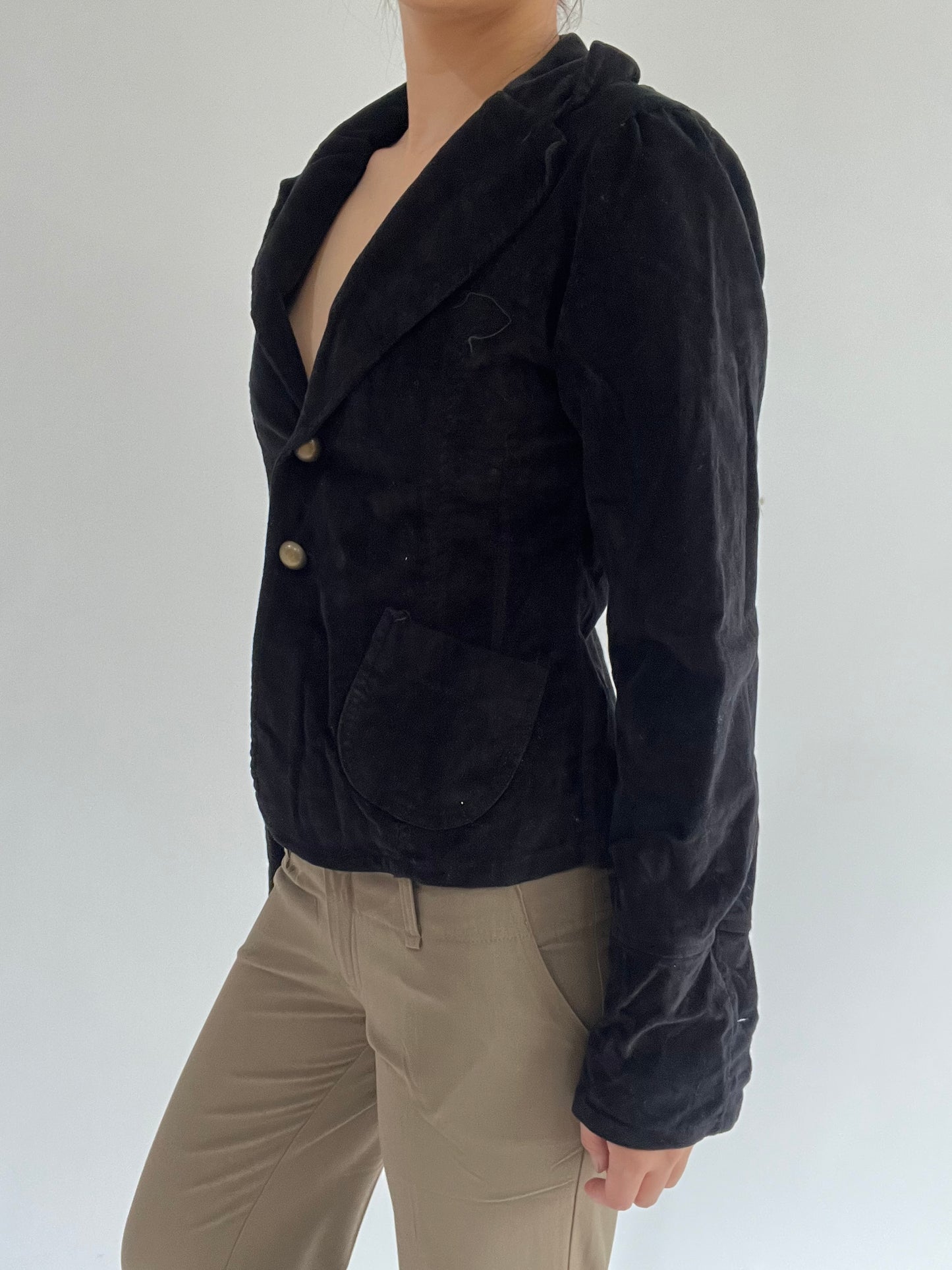 ‼️ | medium black button up top