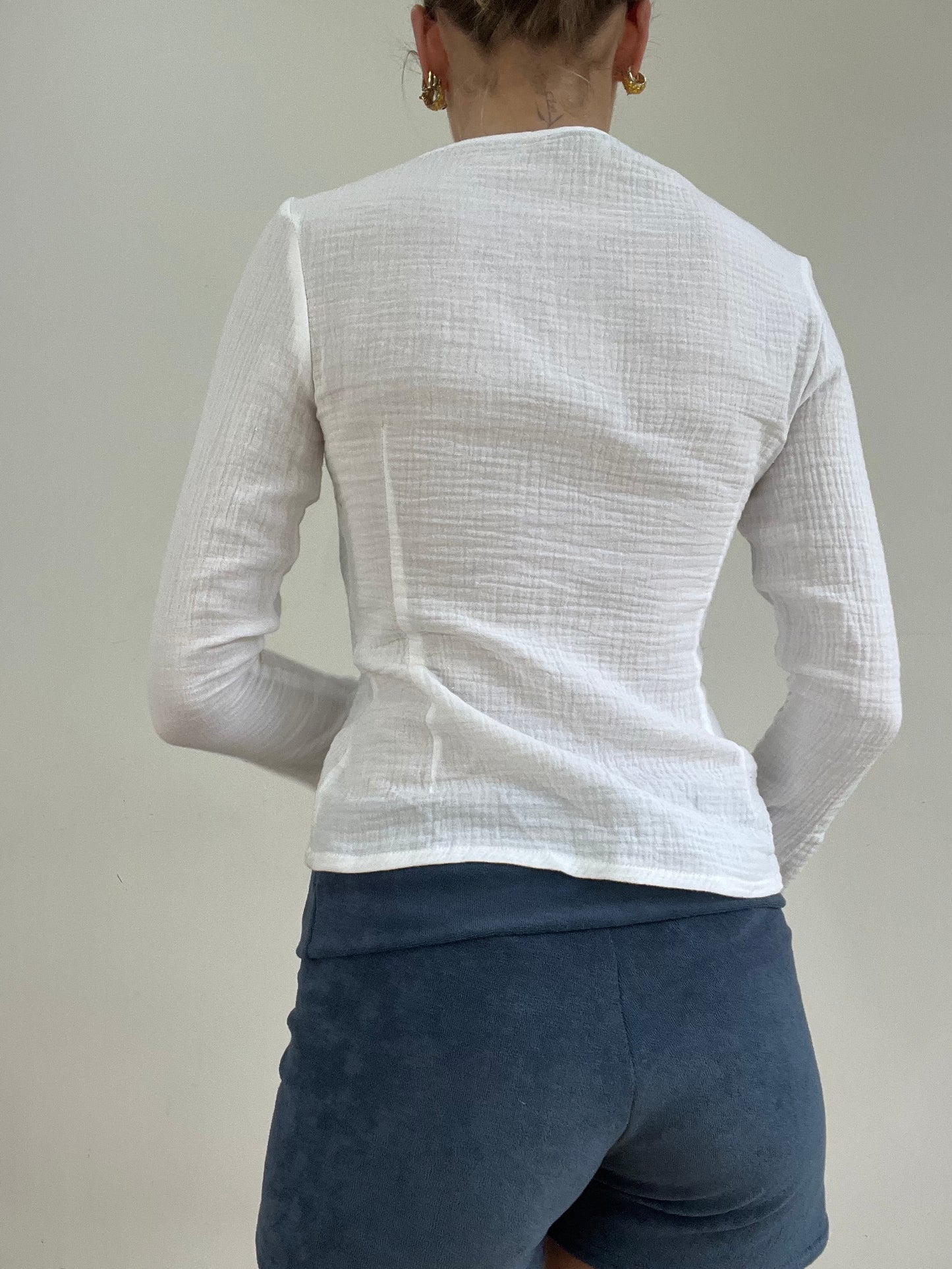 #328 SAMPLE SALE | extra small white muslin long sleeve top