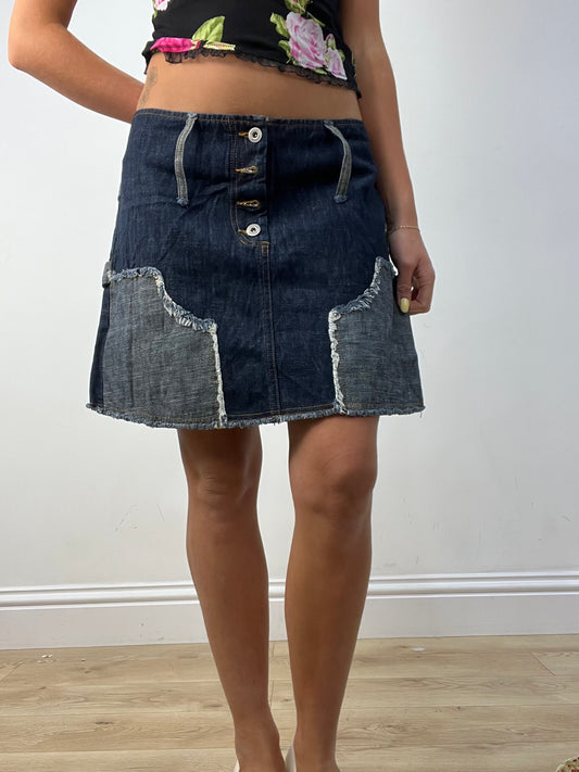 💻💚 vintage edit twelve | medium dark wash patchwork style denim skirt