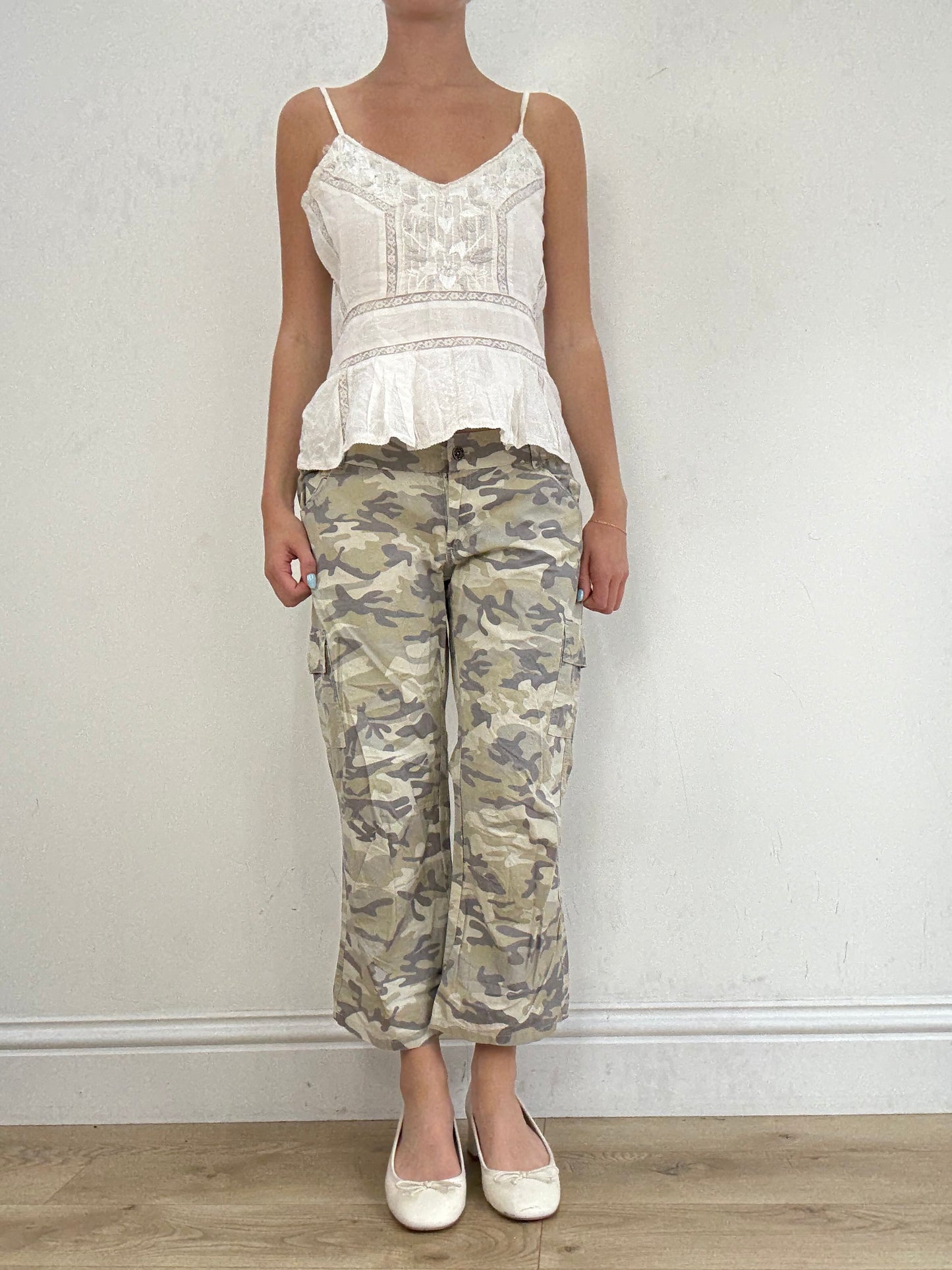 💻🩵 vintage edit twenty eight | medium white linen cami with embroidery detail