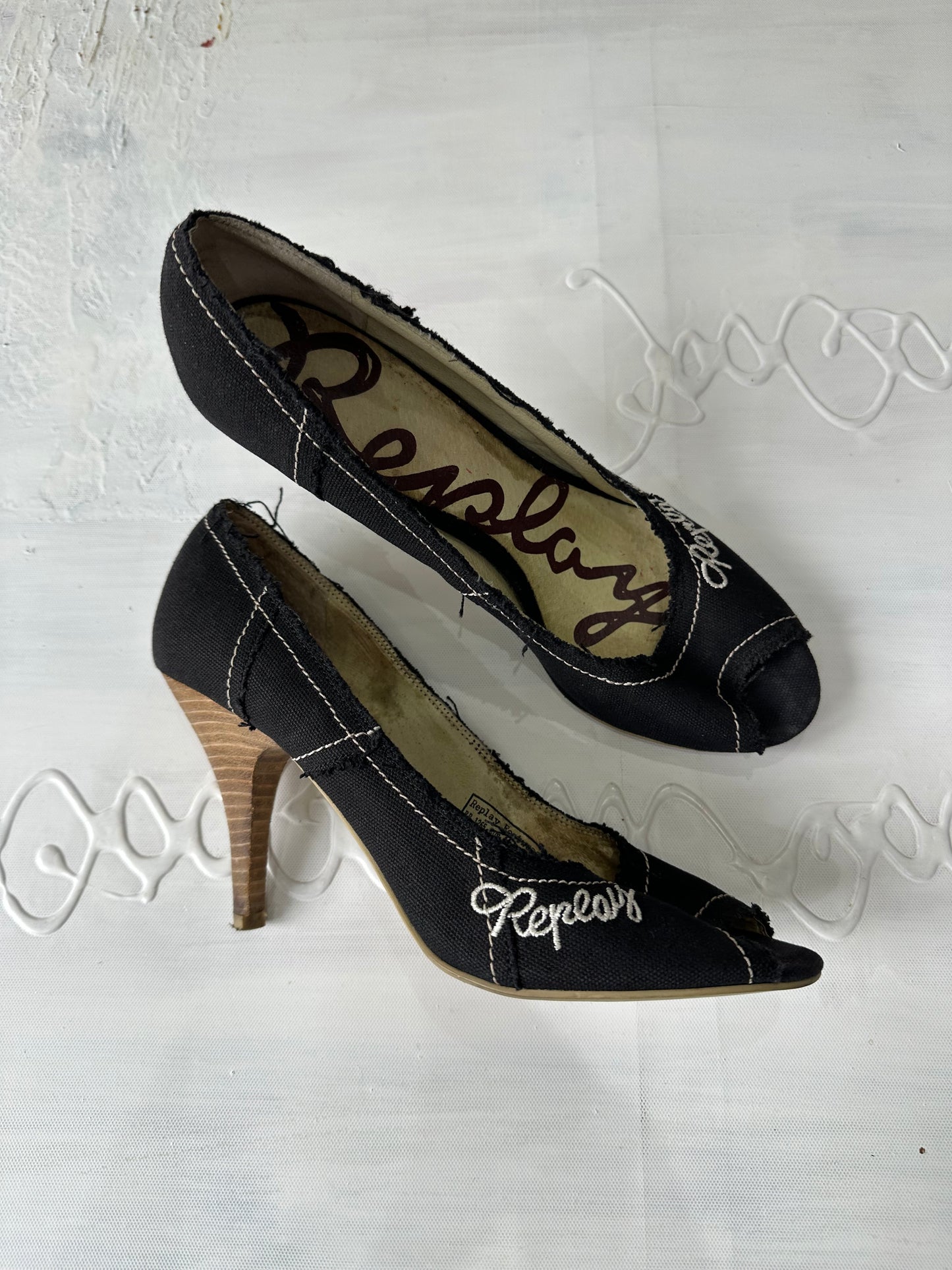 LFW edit | UK6 navy blue replay open toe heels with logo detail