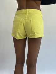 Beach drop | pequeños pantalones cortos florales de calzedonia amarilla