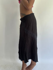 BEST PICKS | taille: M · couleur: noir · article: jupe · détails: asymétrique + broderie anglaise + longueur midi