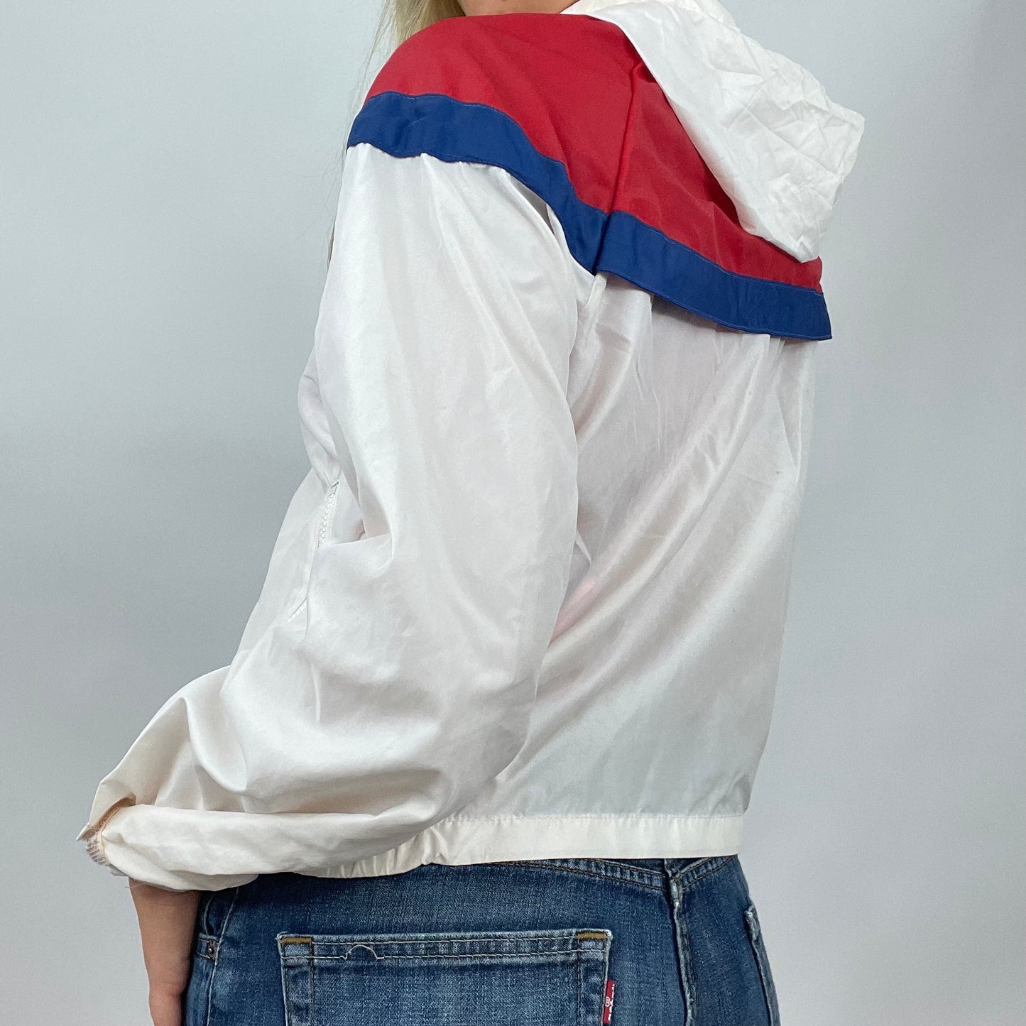 💚 HAILEY BIEBER DROP | small white, red & blue nike shell style zip up