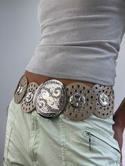 VINTAGE PICKS | couleur: beige + argenté · article: ceinture · détails: audacieux + boucle