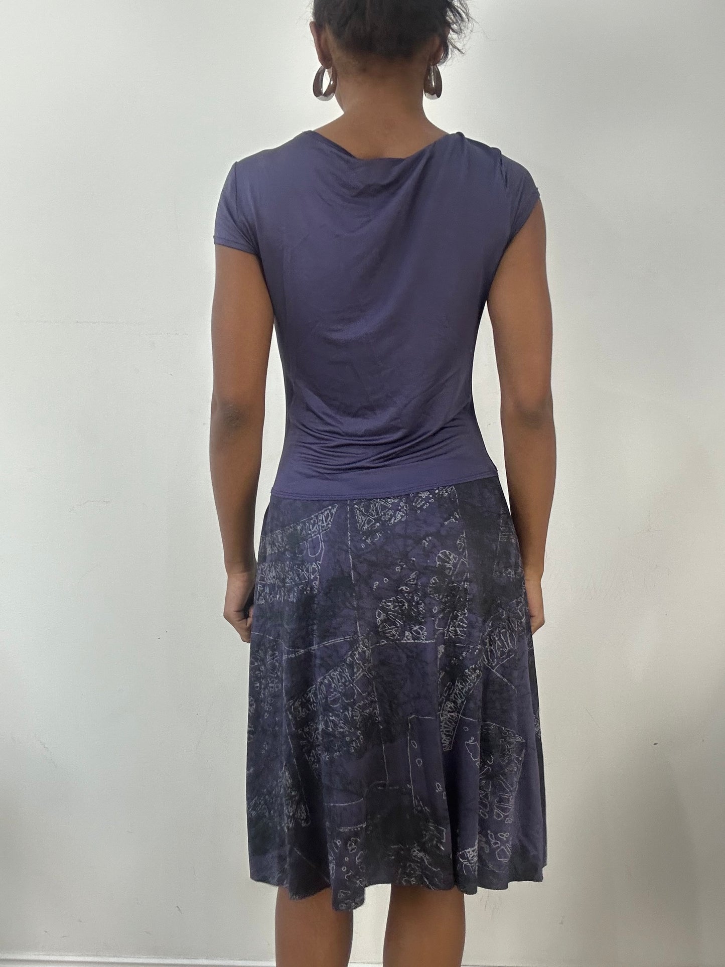 AUTUMN EDIT | small purple midi dress with silver print