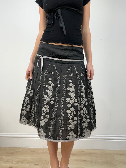 vintage edit: seasonal faves | large black and grey floral midi skirt
