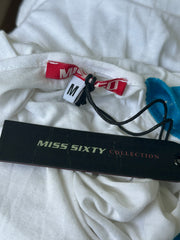 🧼 שמלה ⁨miss sixty⁩ בגזרת כתף אחת מיני – לבן – מידה ⁨s⁩ – ⁨festival drop⁩