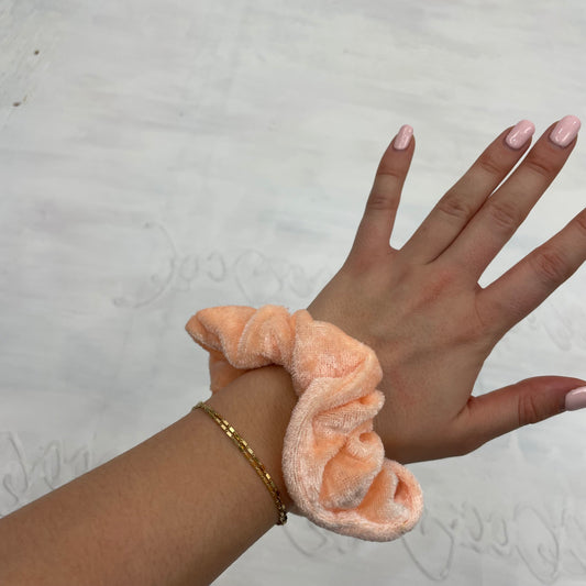 💻⭐️ | peach/pastel orange velvet scrunchie