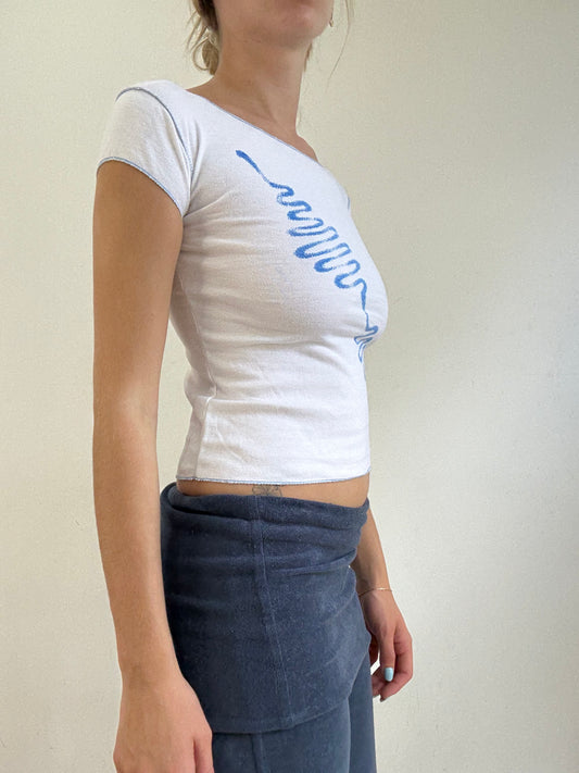 💻‼️ baby tee with with blue squiggly design