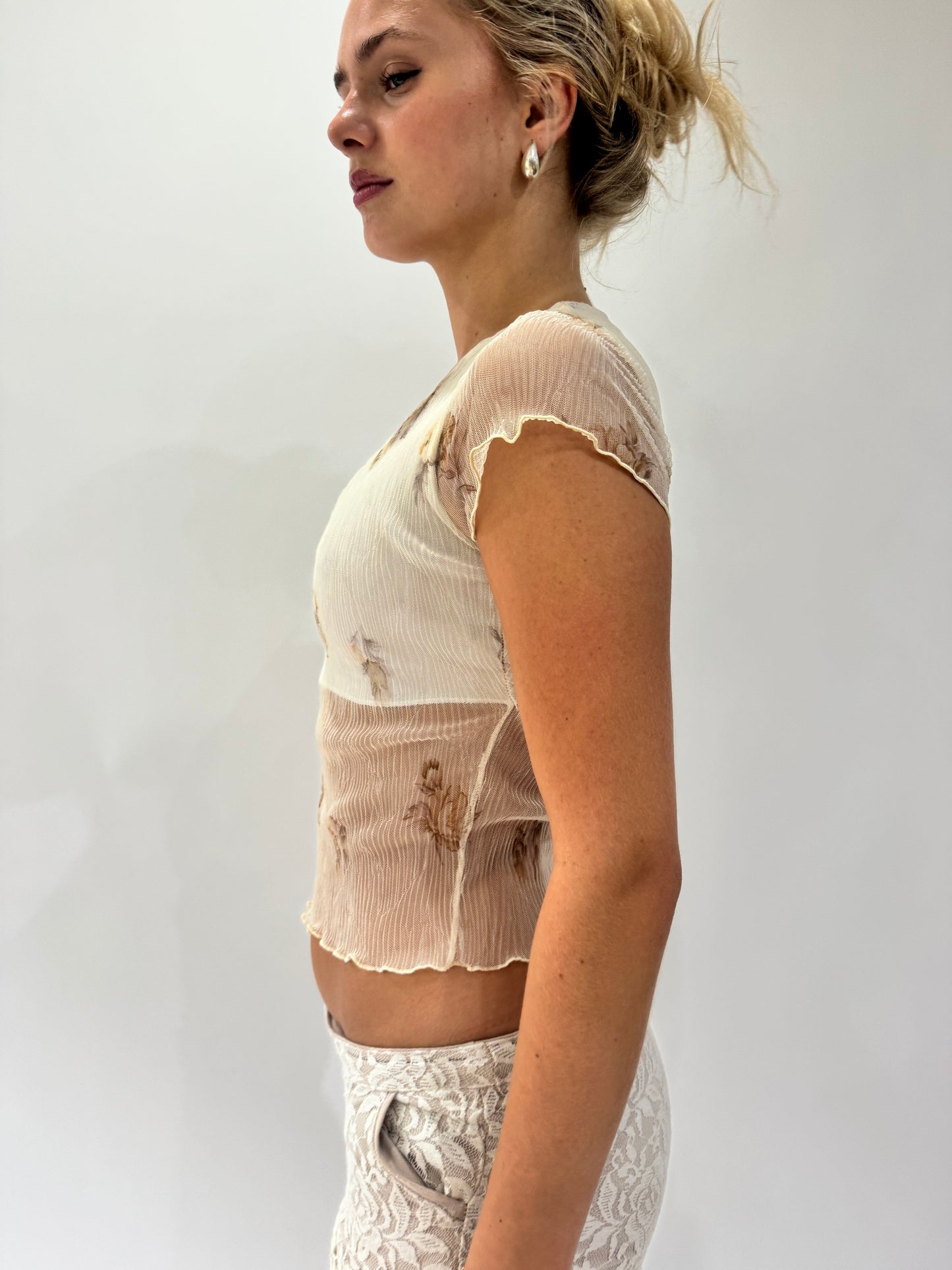 french summer drop | small cream floral short sleeve top