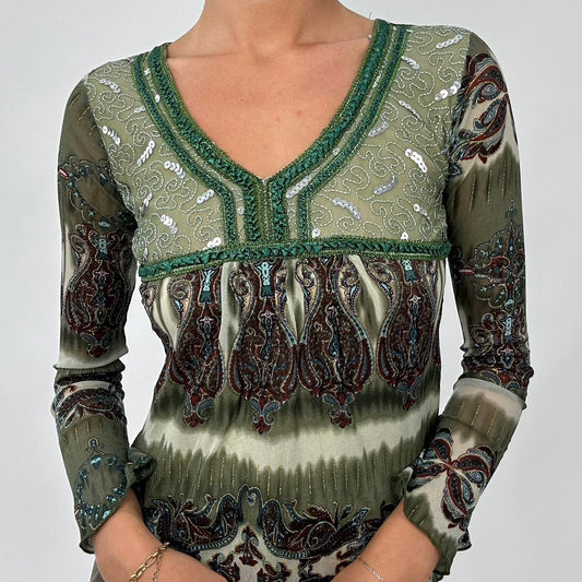 💻 EARTHY GRUNGE DROP | small green long sleeved top with paisley print