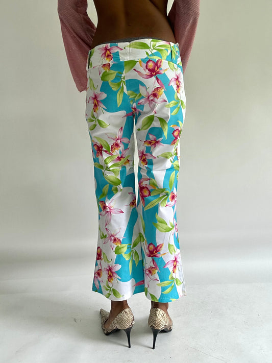 ‼️💻zara larsson drop | small white and blue floral cropped trousers