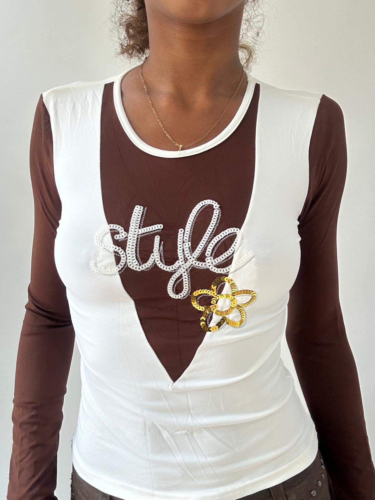 💻‼️ | small white and brown long sleeve top with sequin details
