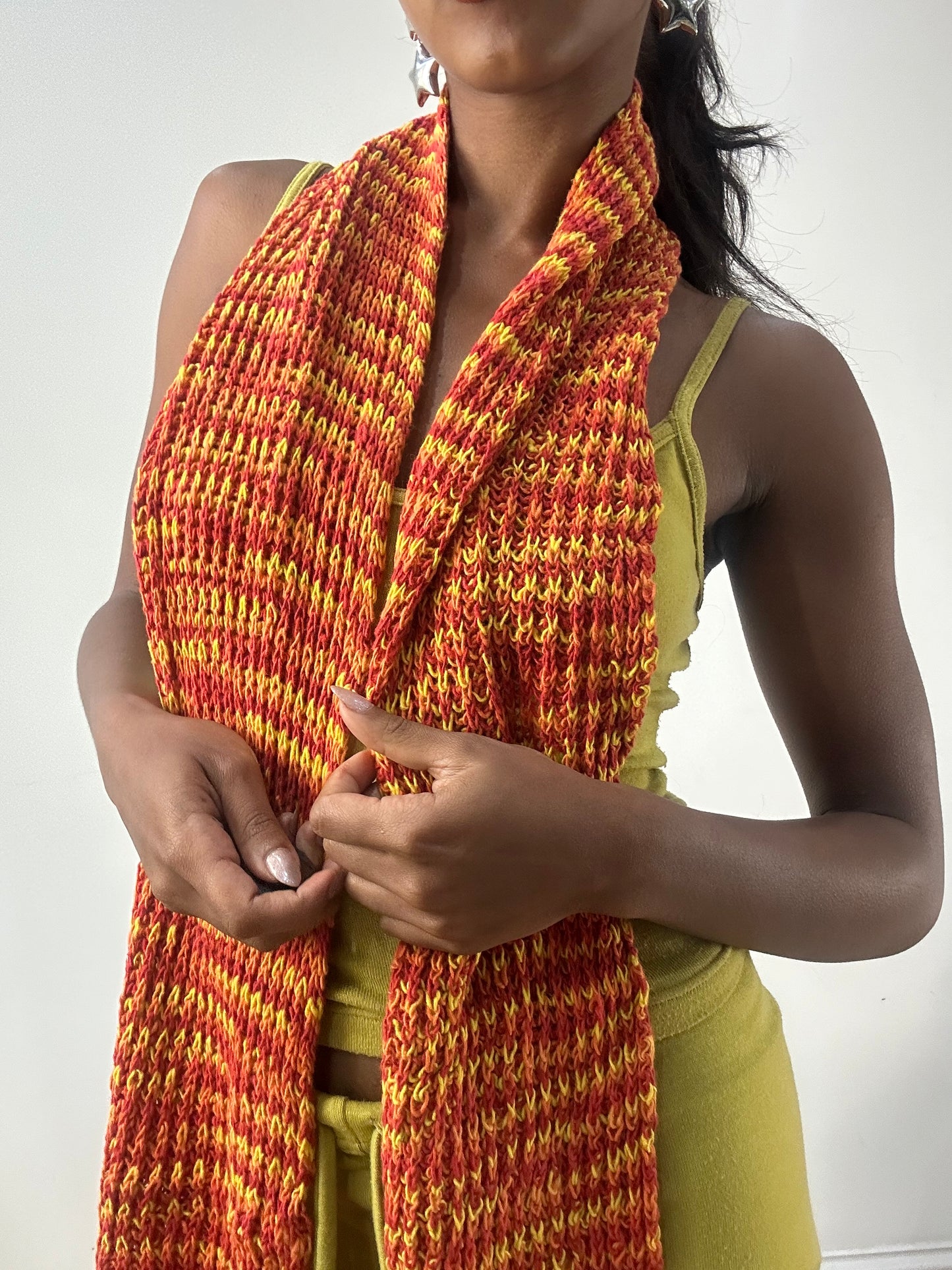💻‼️ BEST PICKS | one size orange and yellow knit scarf