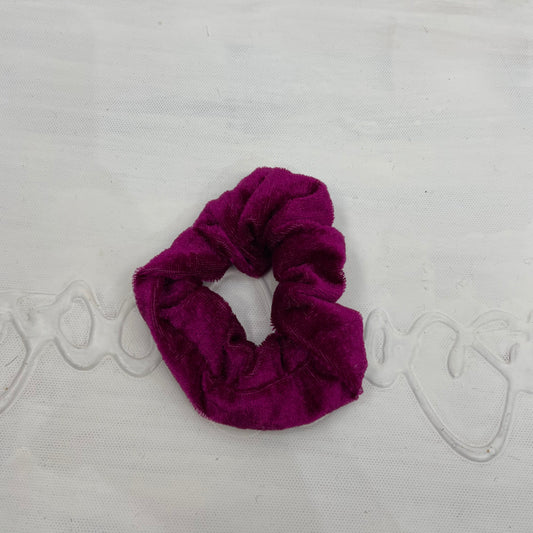 💻⭐️ | light burgundy velvet scrunchie