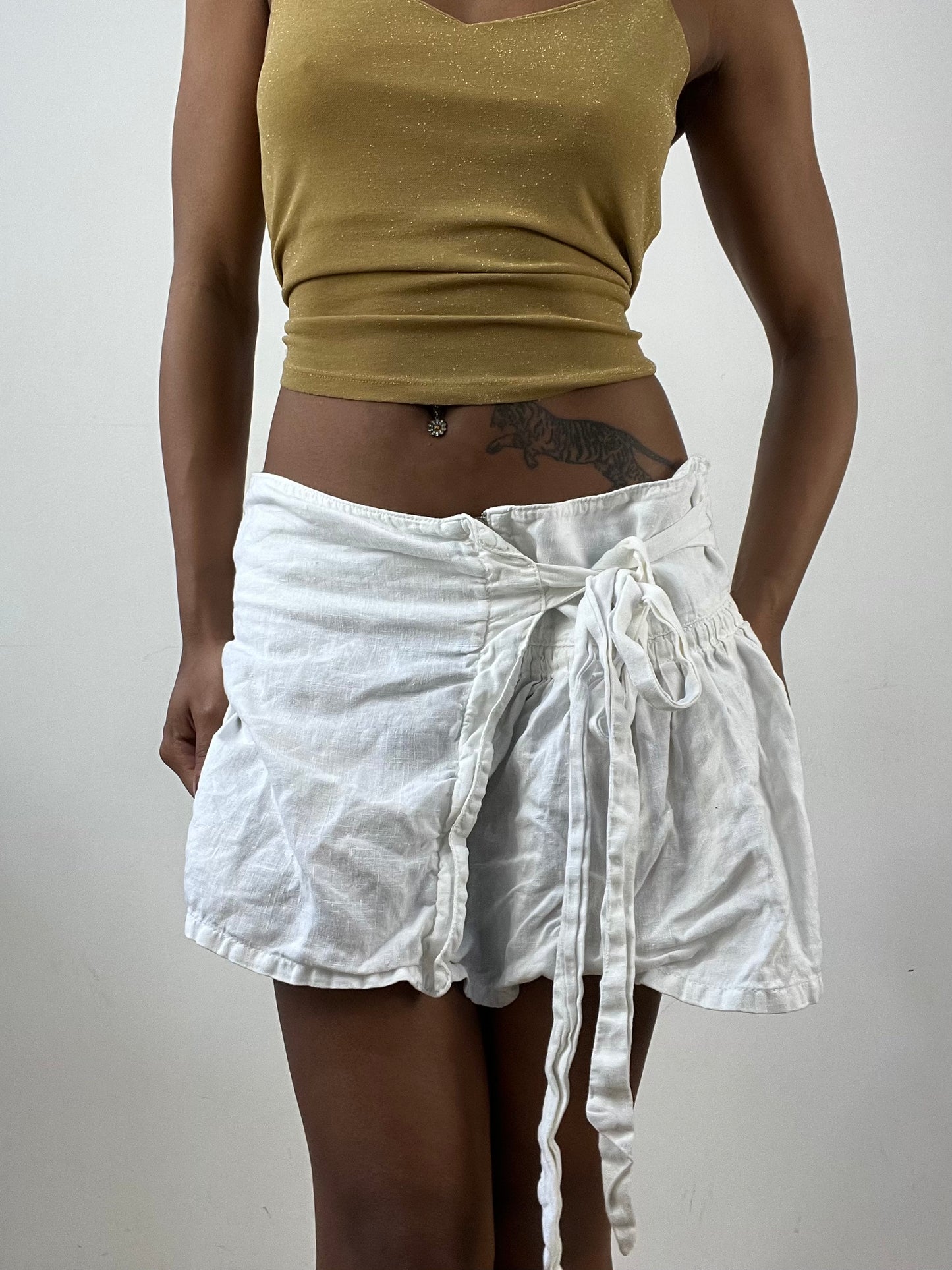 vintage edit thirty-four | medium white mini skirt with tie waist detail