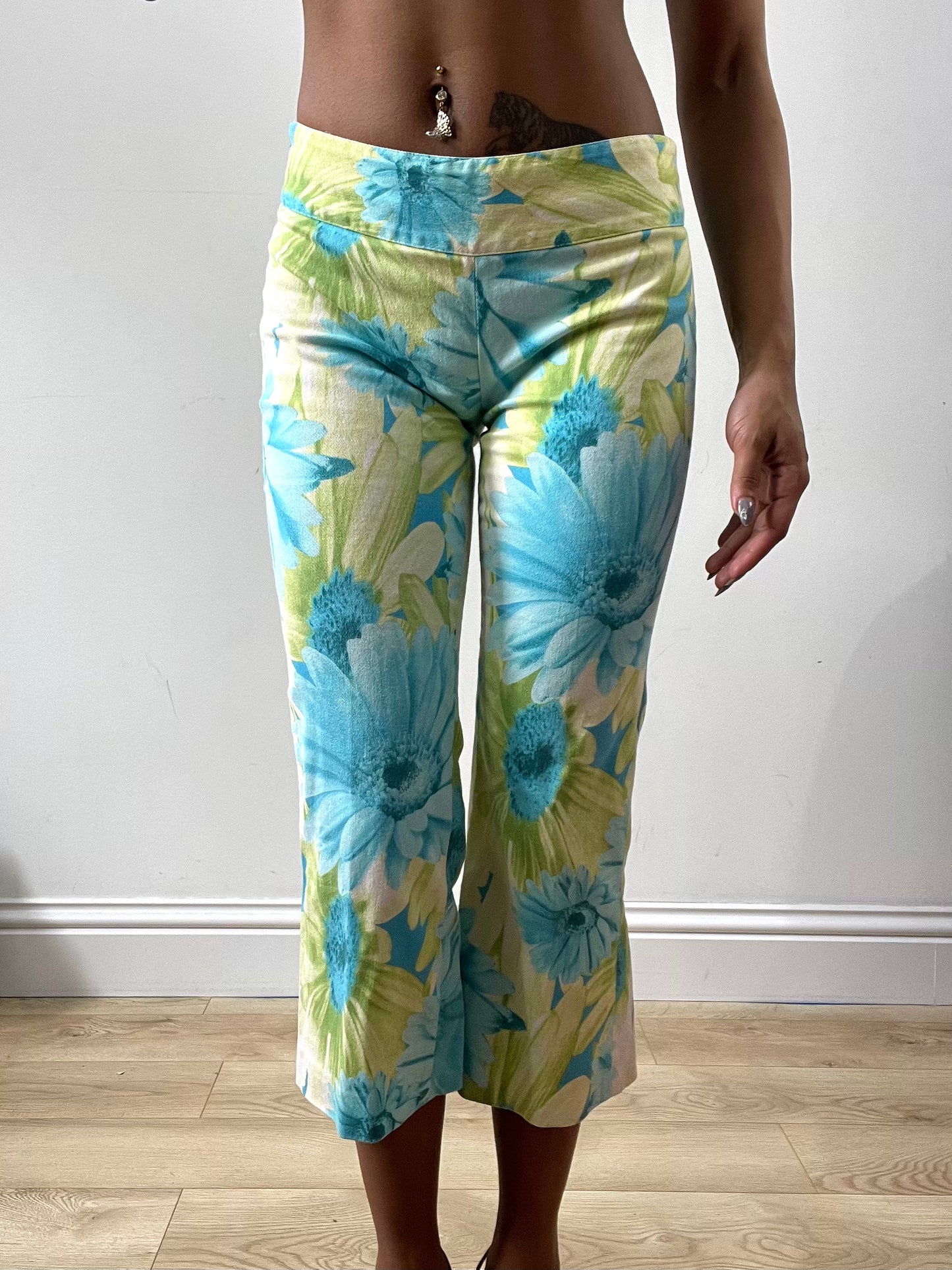 spring edit | extra small blue floral cropped capri trousers