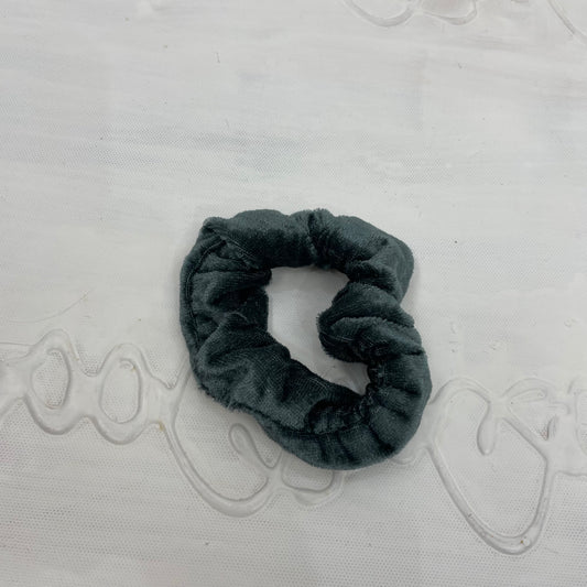 💻⭐️ | grey velvet scrunchie