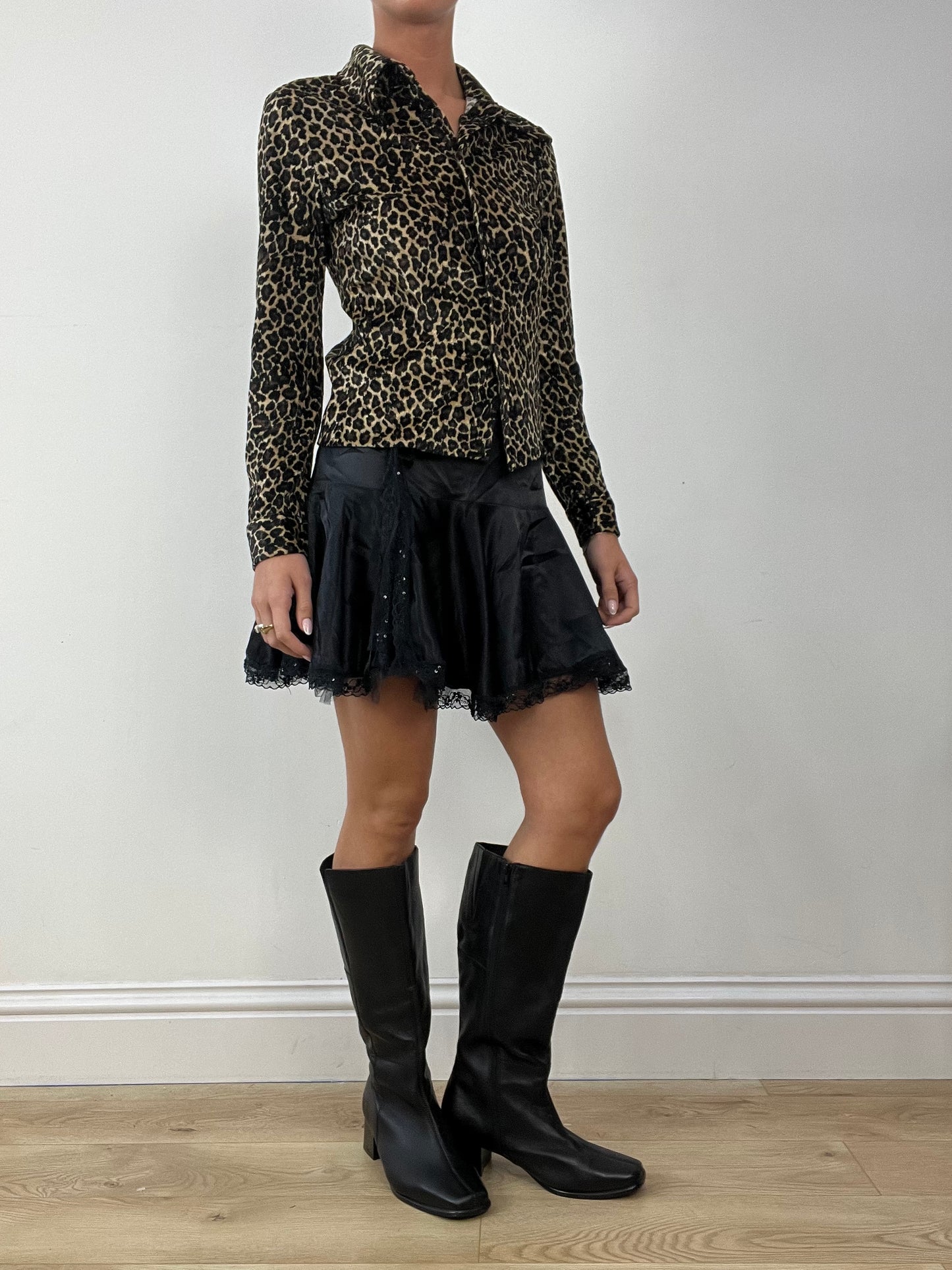 💻HALLOWEEN | medium brown leopard print long sleeved shirt