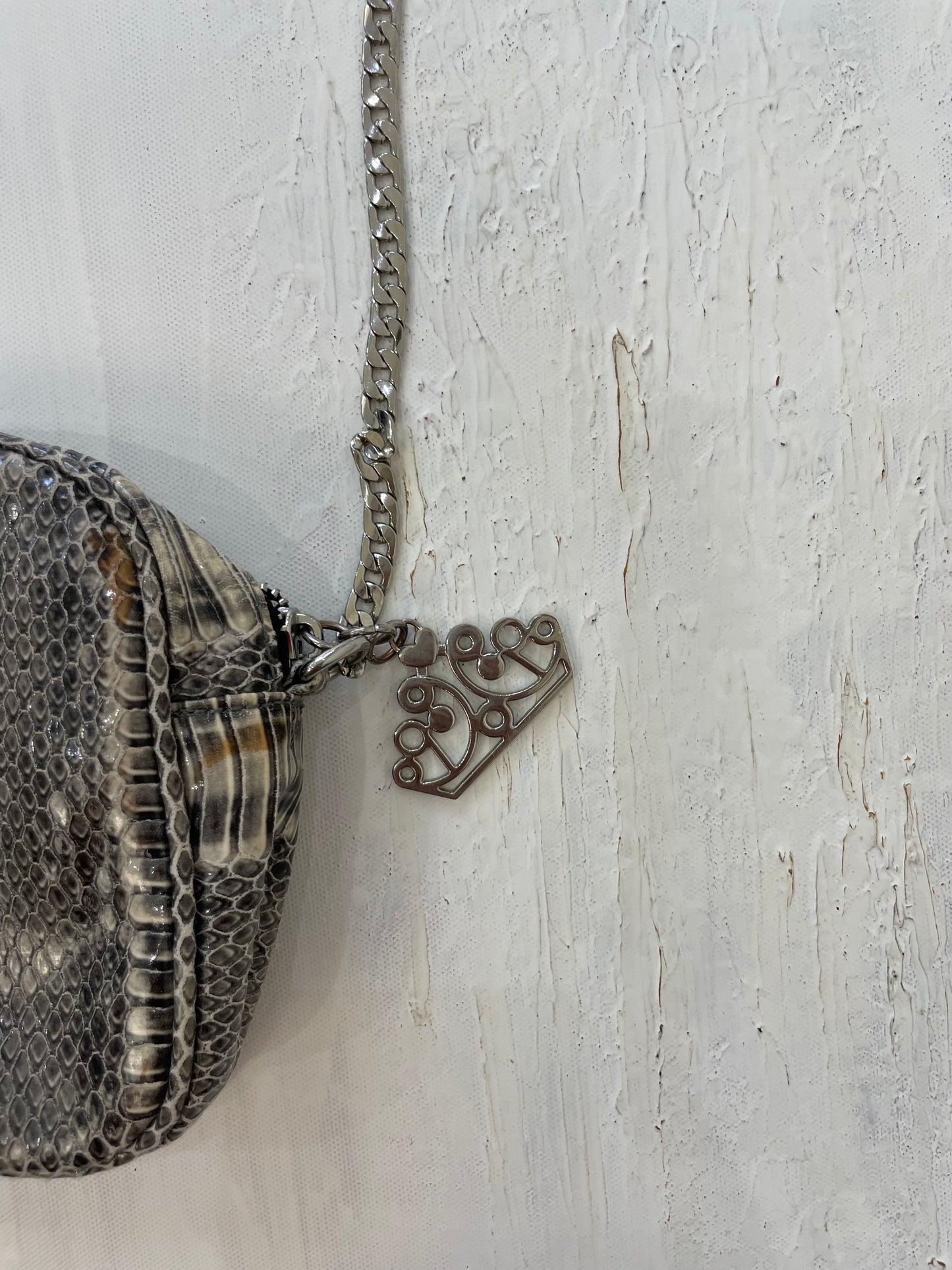 VINTAGE PICKS | grey crossbody bag with snakeskin print