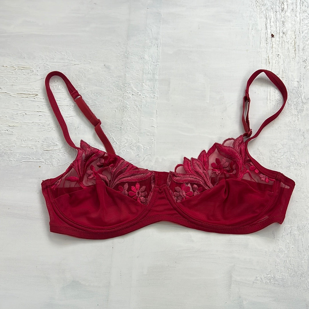 TAYLOR SWIFT DROP | medium red lace bra