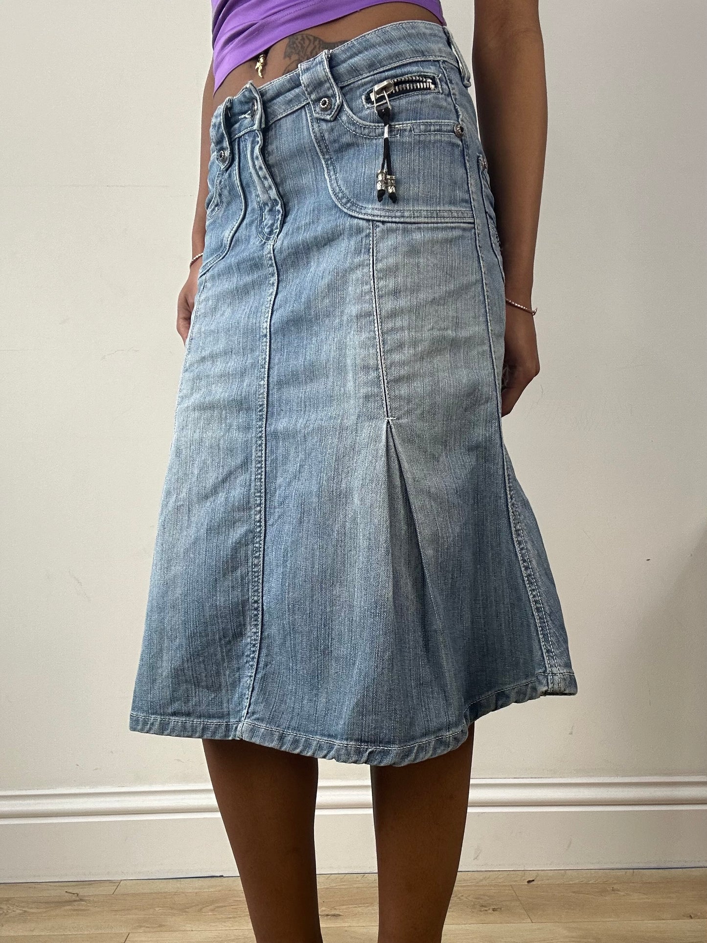 vintage edit fifteen | small denim blue midi skirt