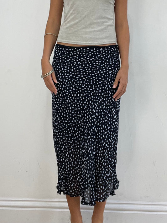 VINTAGE PICKS | medium black maxi skirt