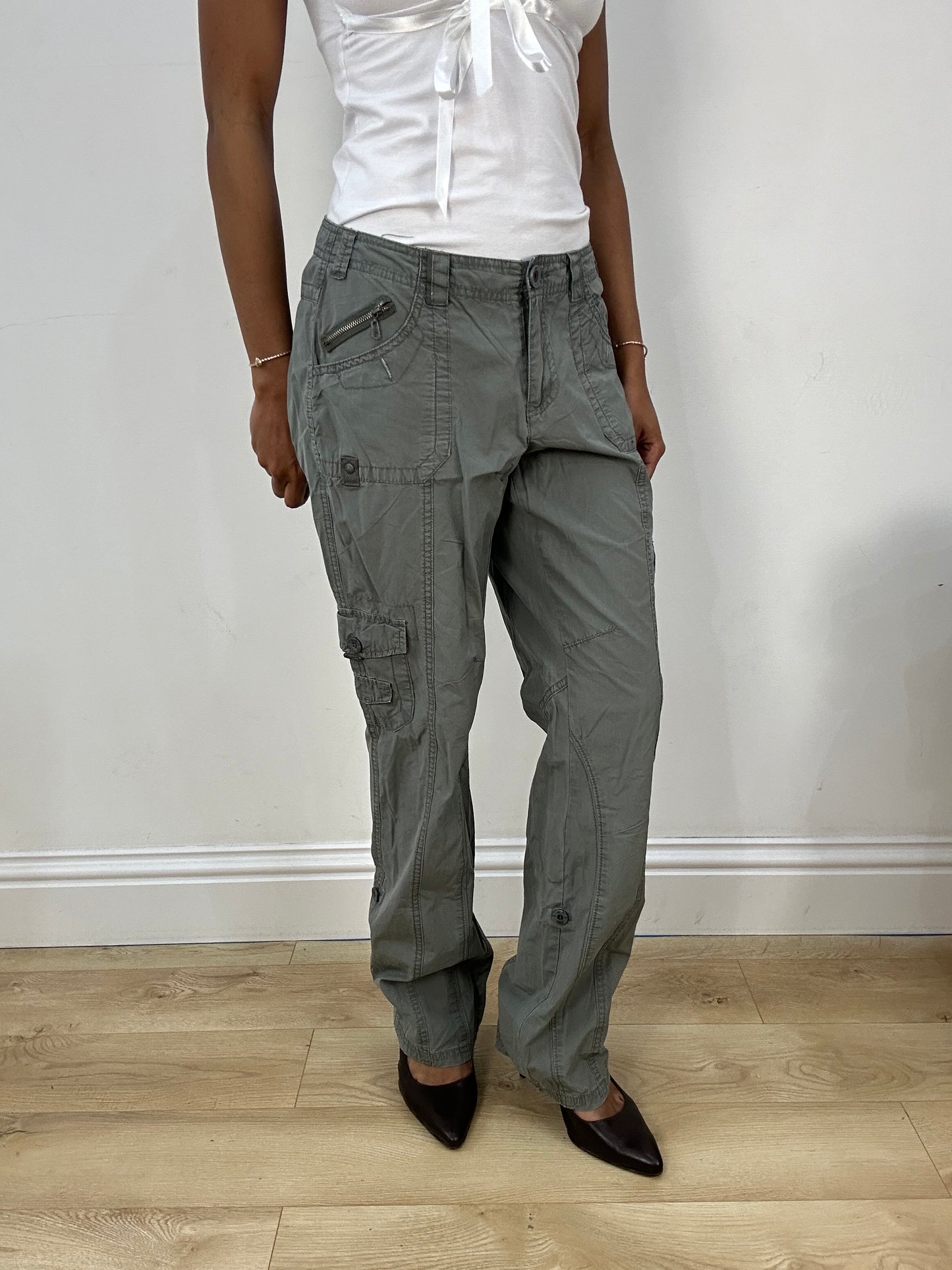 BEST PICKS | medium grey cargo trousers with silver zips