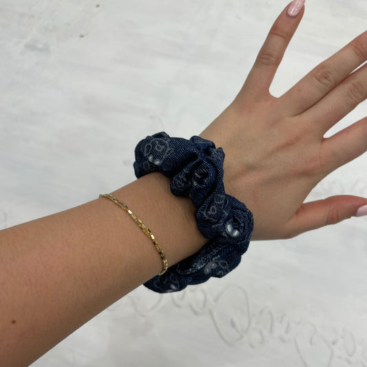 ⭐️ | #5 penguin print blue scrunchie