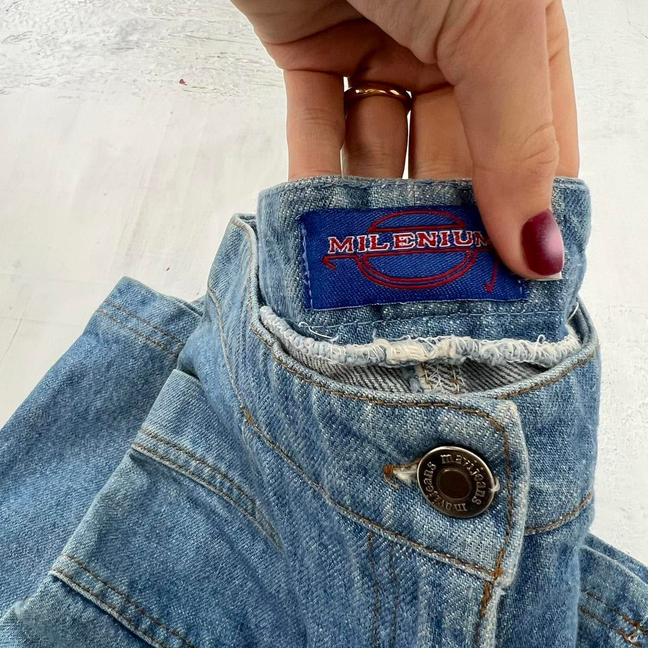 ‼️💻 super cute light wash denim flared jeans