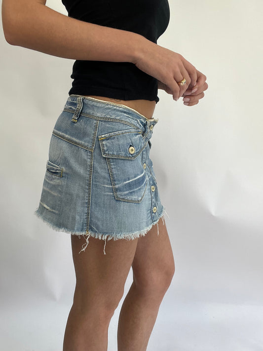 COASTAL COWGIRL DROP | small light wash denim with with two pockets and buttons