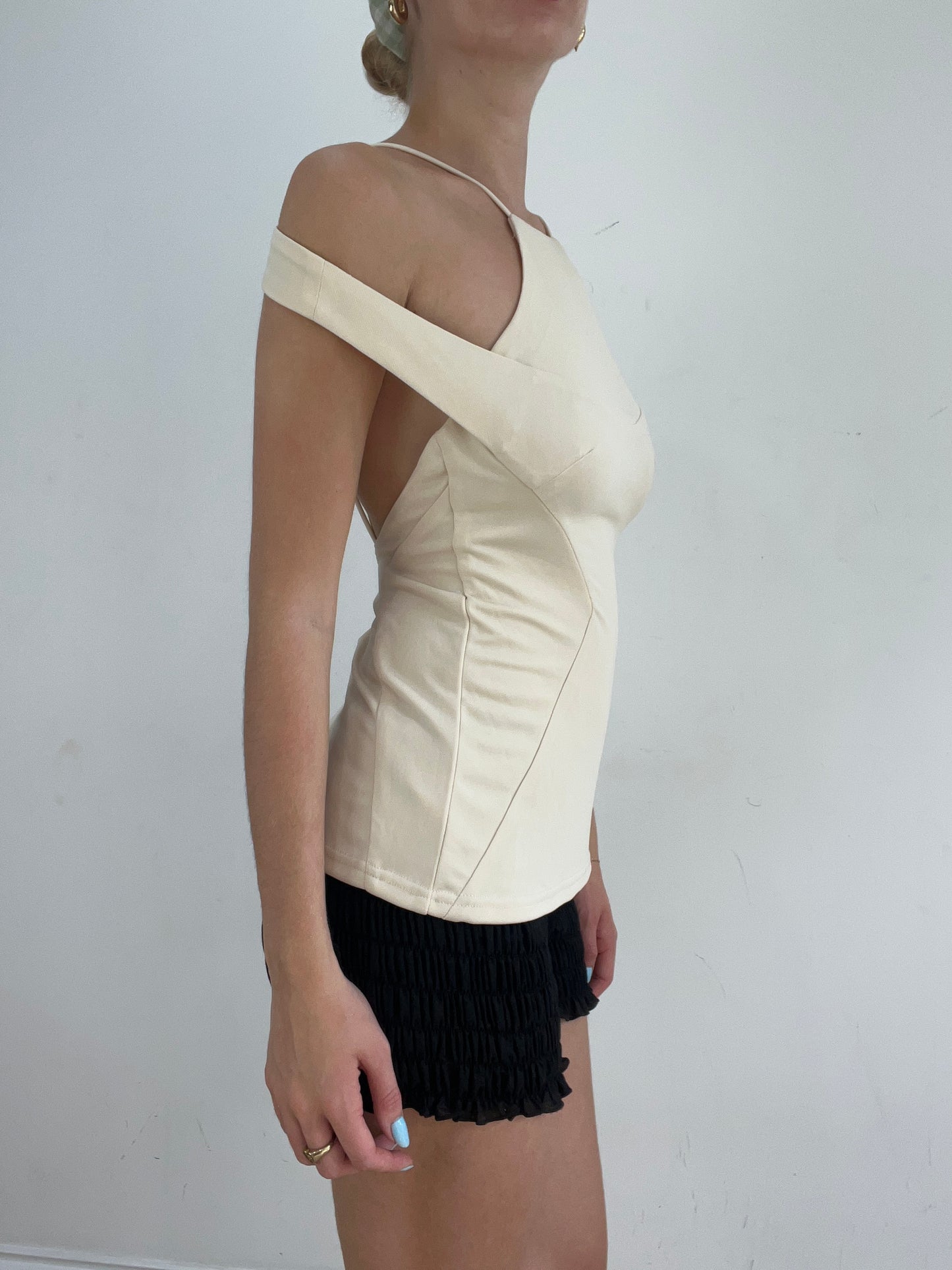 💻‼️ beige off the shoulder top