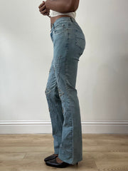 LFW edit | kleine blaue Jeans mit floralen Stickereien und Metalldetails