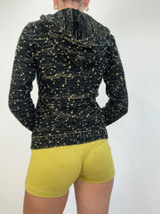 💻 vintage edit one | taille: S · couleur: noir + jaune · article: pull · détails: à capuche + mouchetures