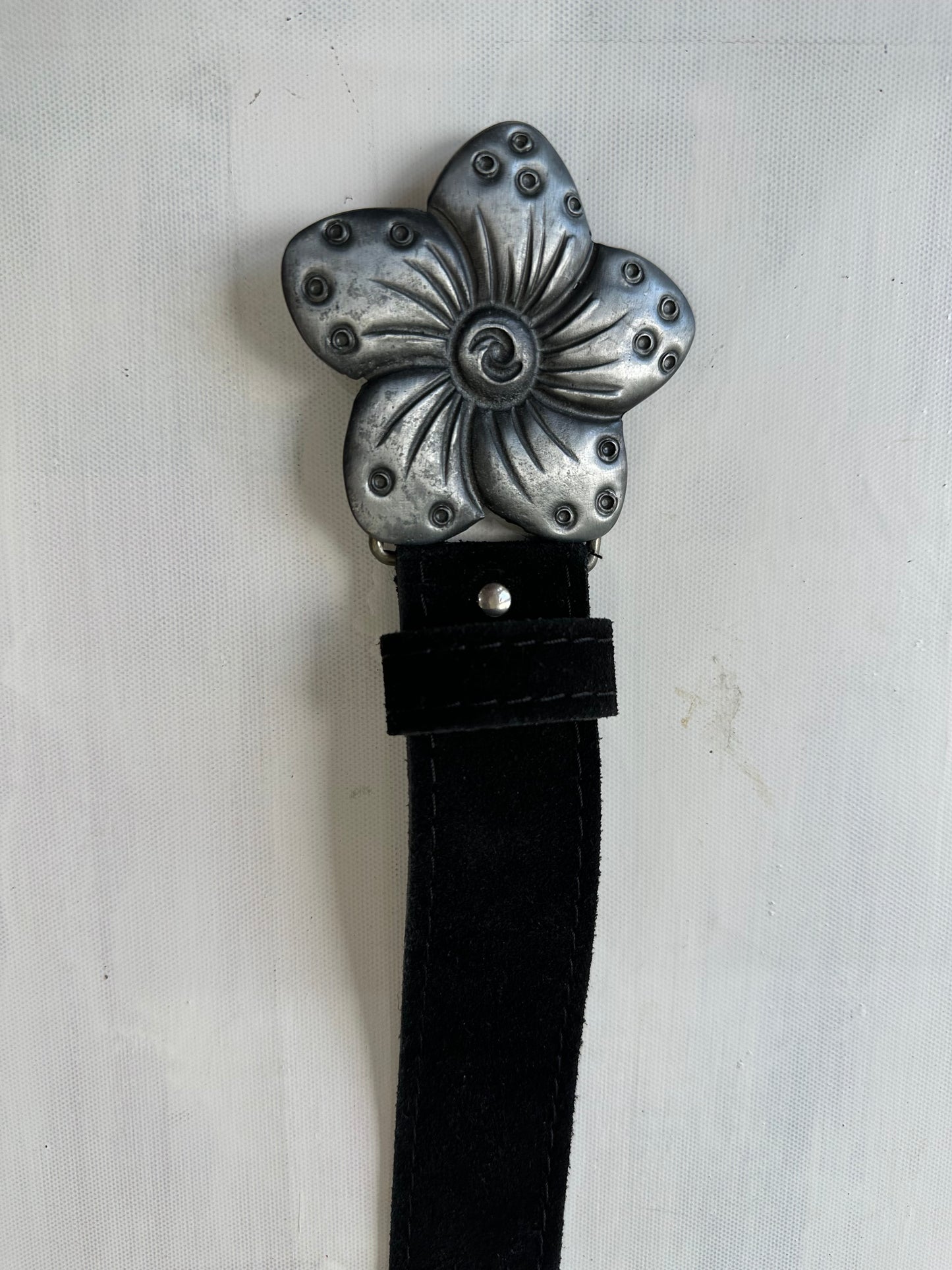 vintage edit twenty-nine | black belt with flower statement buckle