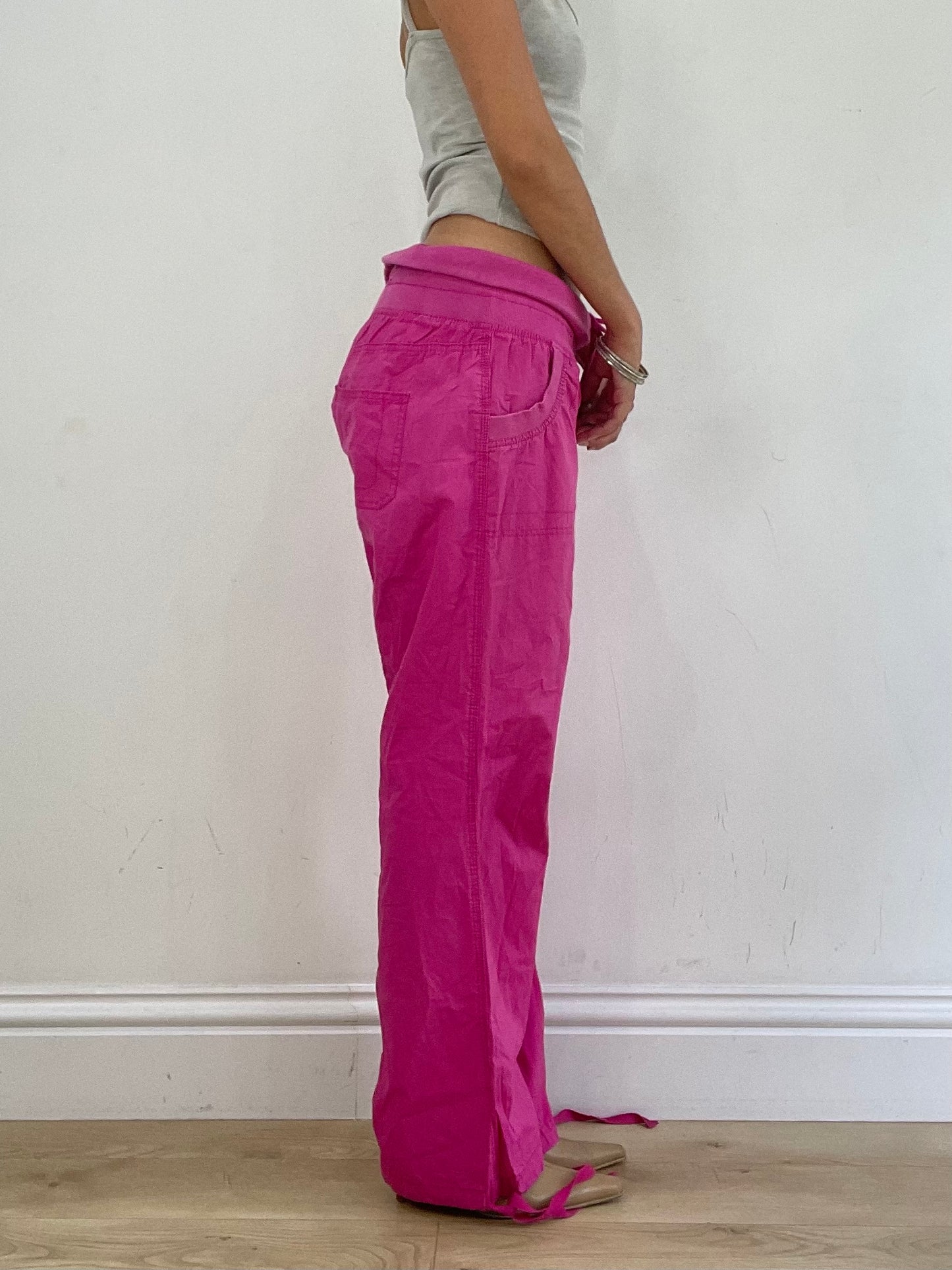 VINTAGE PICKS | medium pink cargo trousers