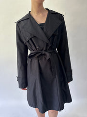devil wears prada | small/medium black burberry قميص ترينش