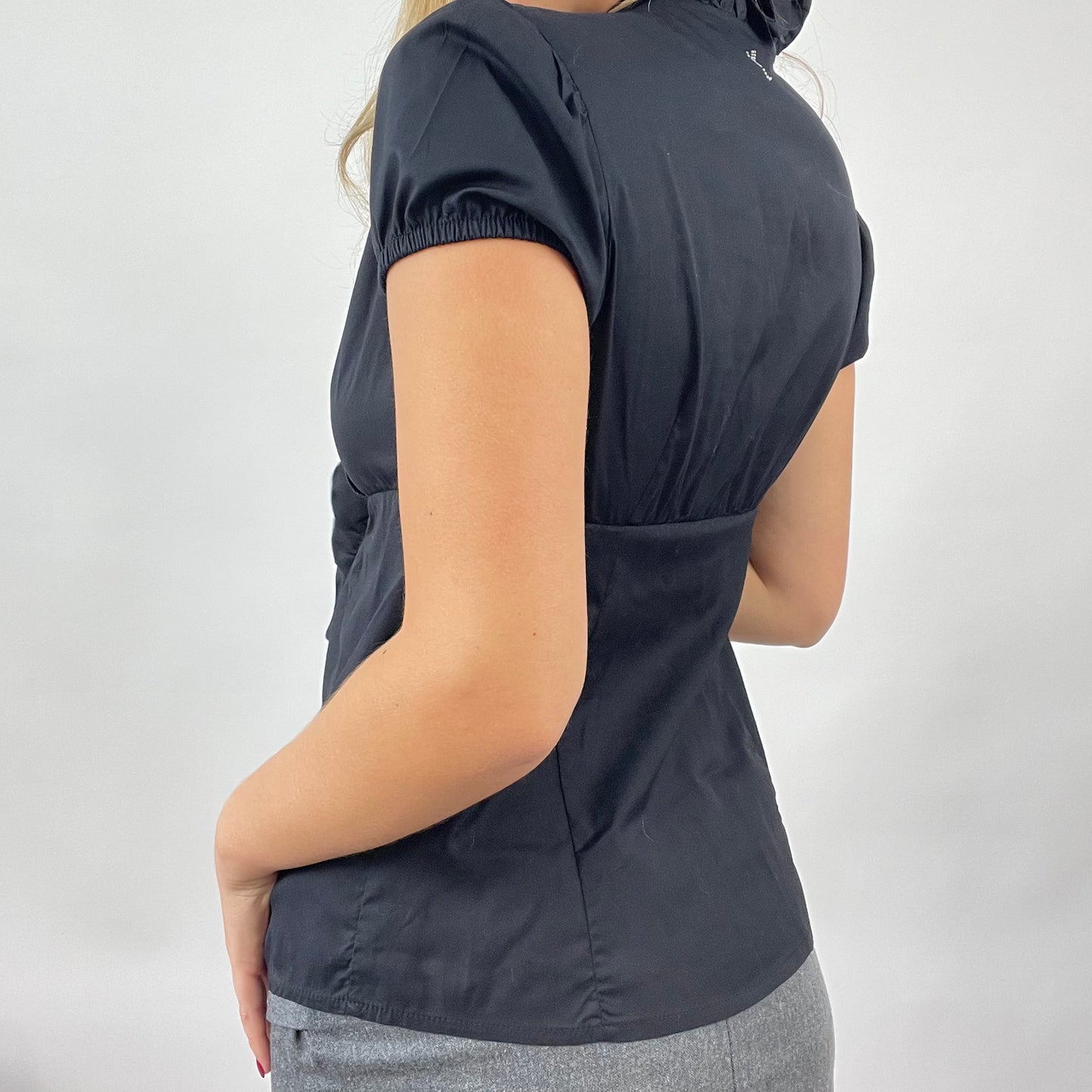 90s MINIMALISM DROP | small black ruffle short sleeve shirt