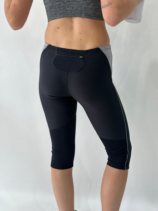 athleisure edit | small/medium black nike cropped leggings
