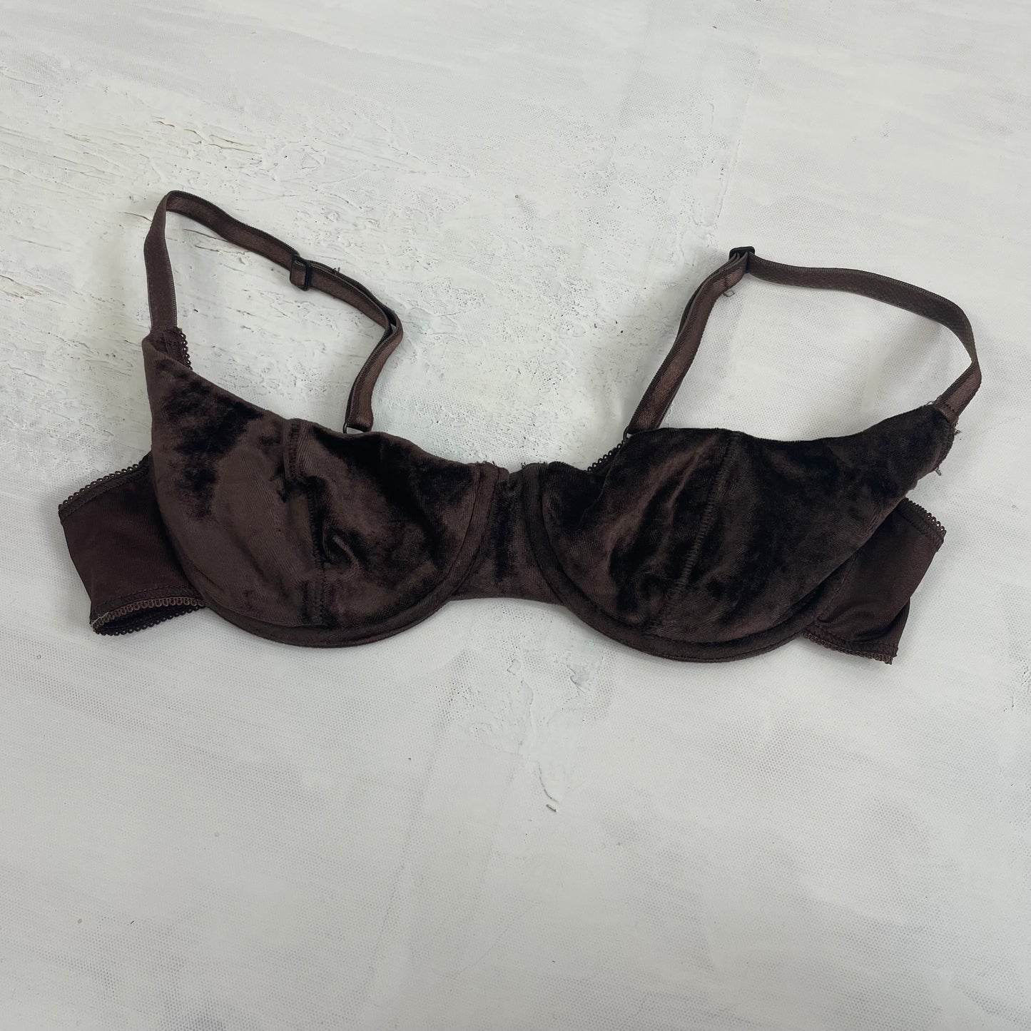 INSTA BADDIE DROP | small brown velvet padded bra