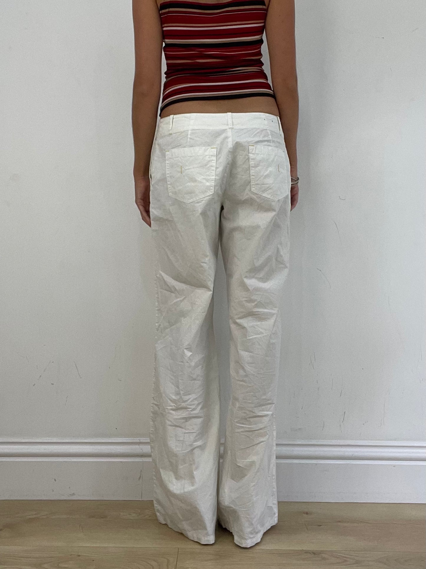 VINTAGE PICKS | medium white low waisted cargo style trousers