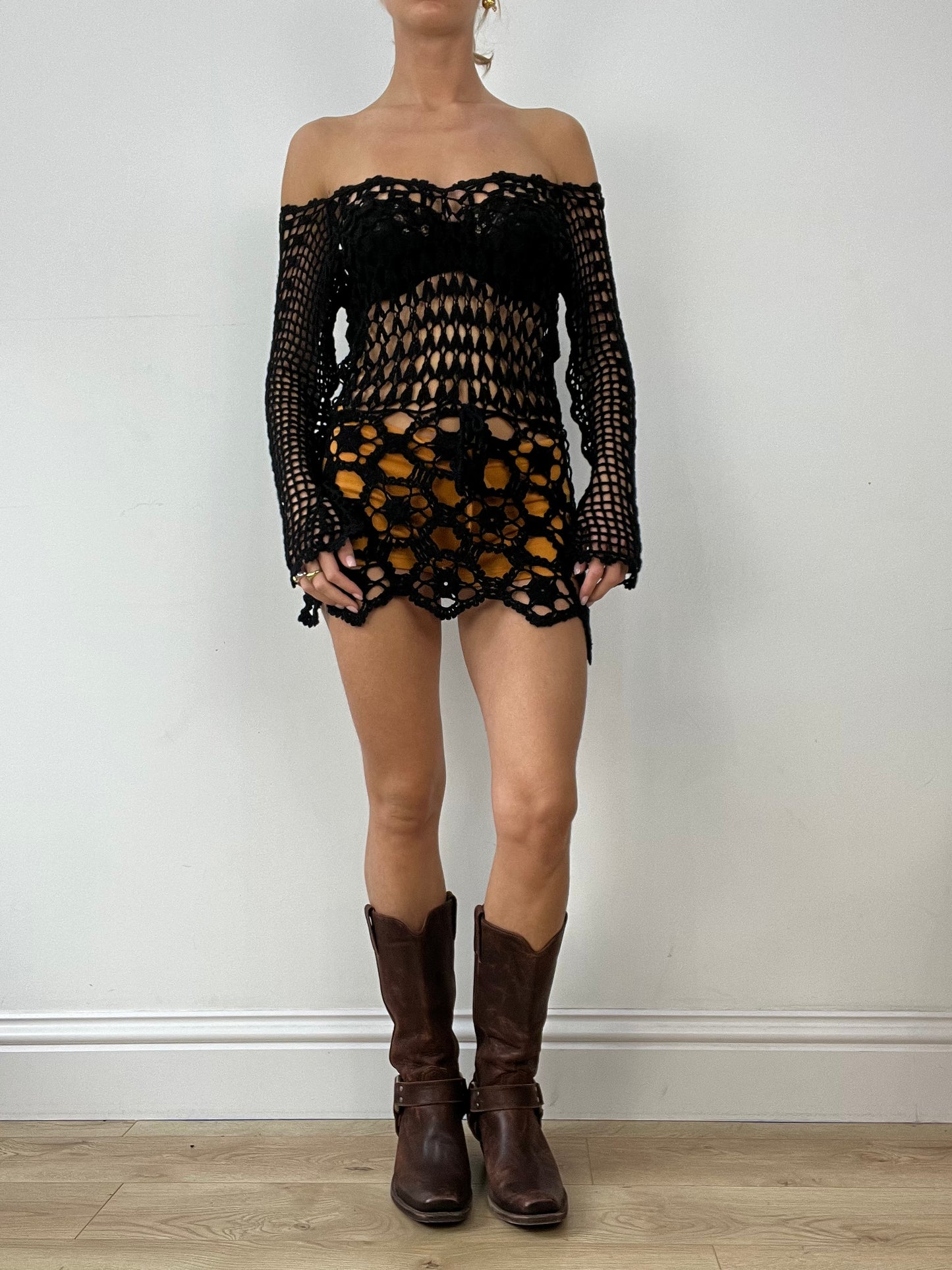 💚BUFFY THE VAMPIRE SLAYER | medium black crochet long sleeved top