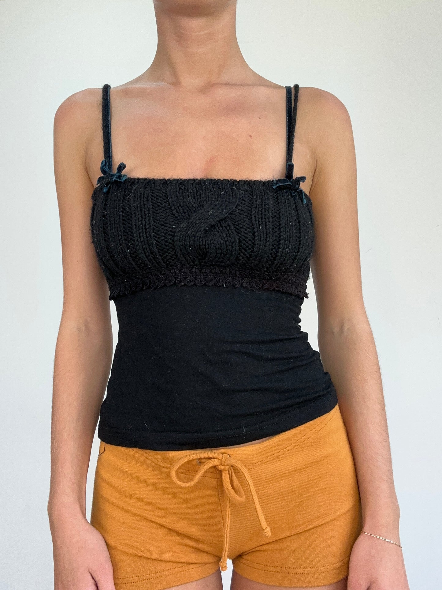 💚 COSY CLASSICS | small black cami with knitted bust