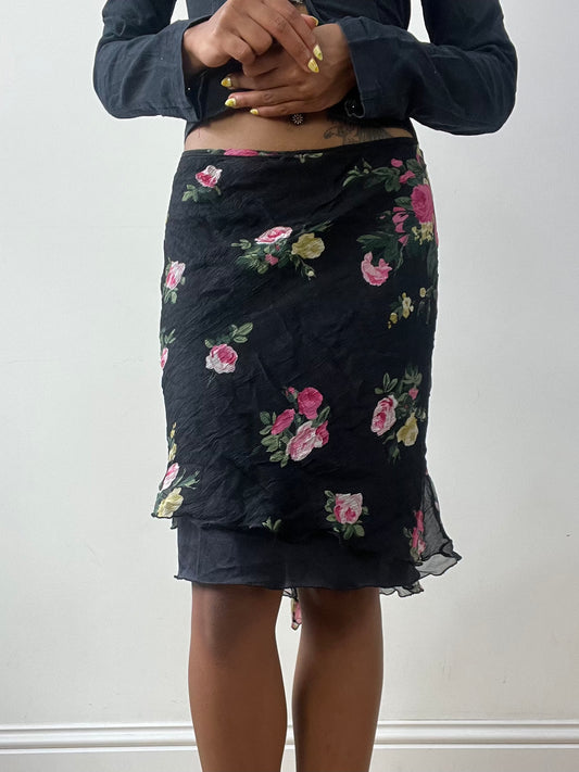 Vintage edit treinta y dos | falda midi de blumarine negra media con estampado floral