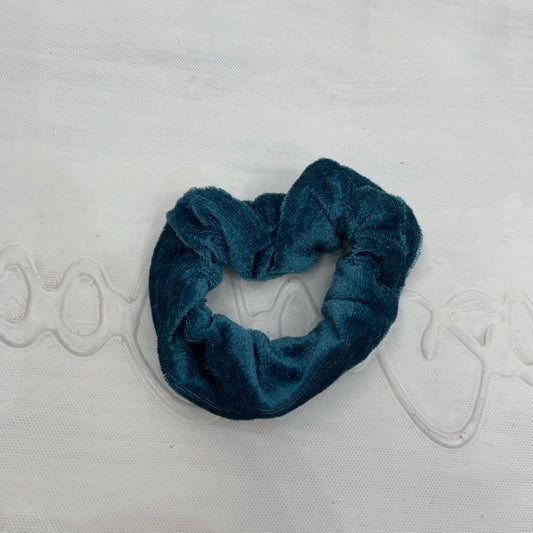 💻⭐️ | mermaid blue velvet scrunchie